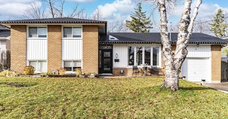 Upper-20 Ottaway Avenue, Barrie, ON, L4M 2W7