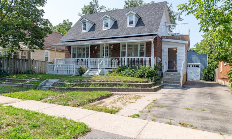 8 Dufferin Street