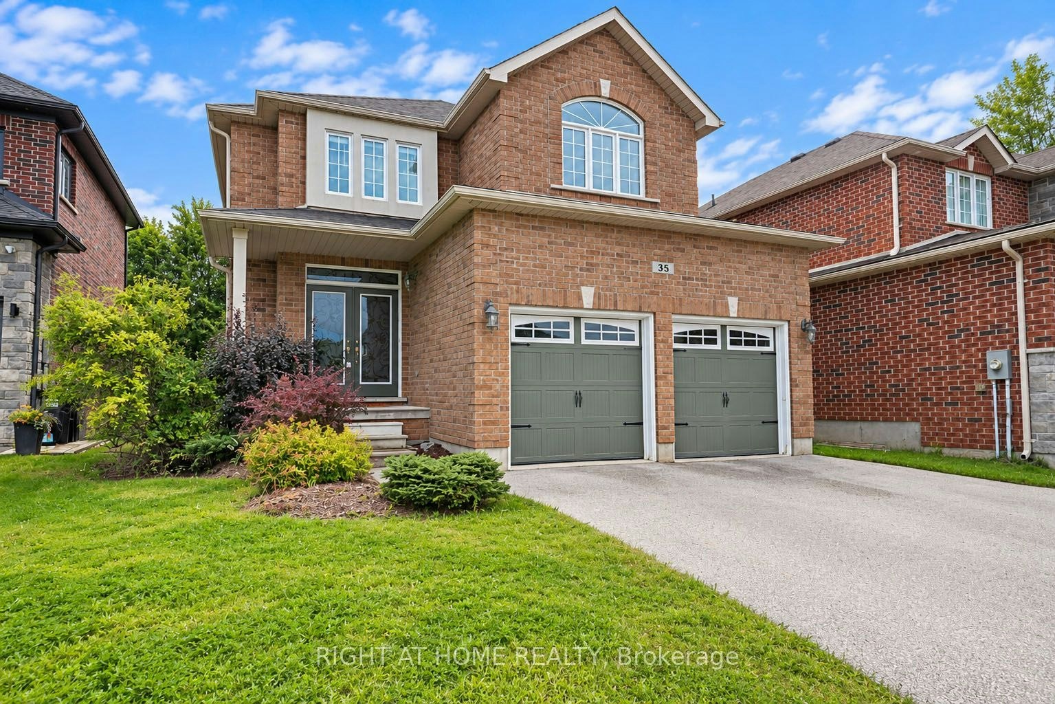 35 Auburn Court, Barrie, ON, L4N 6G9
