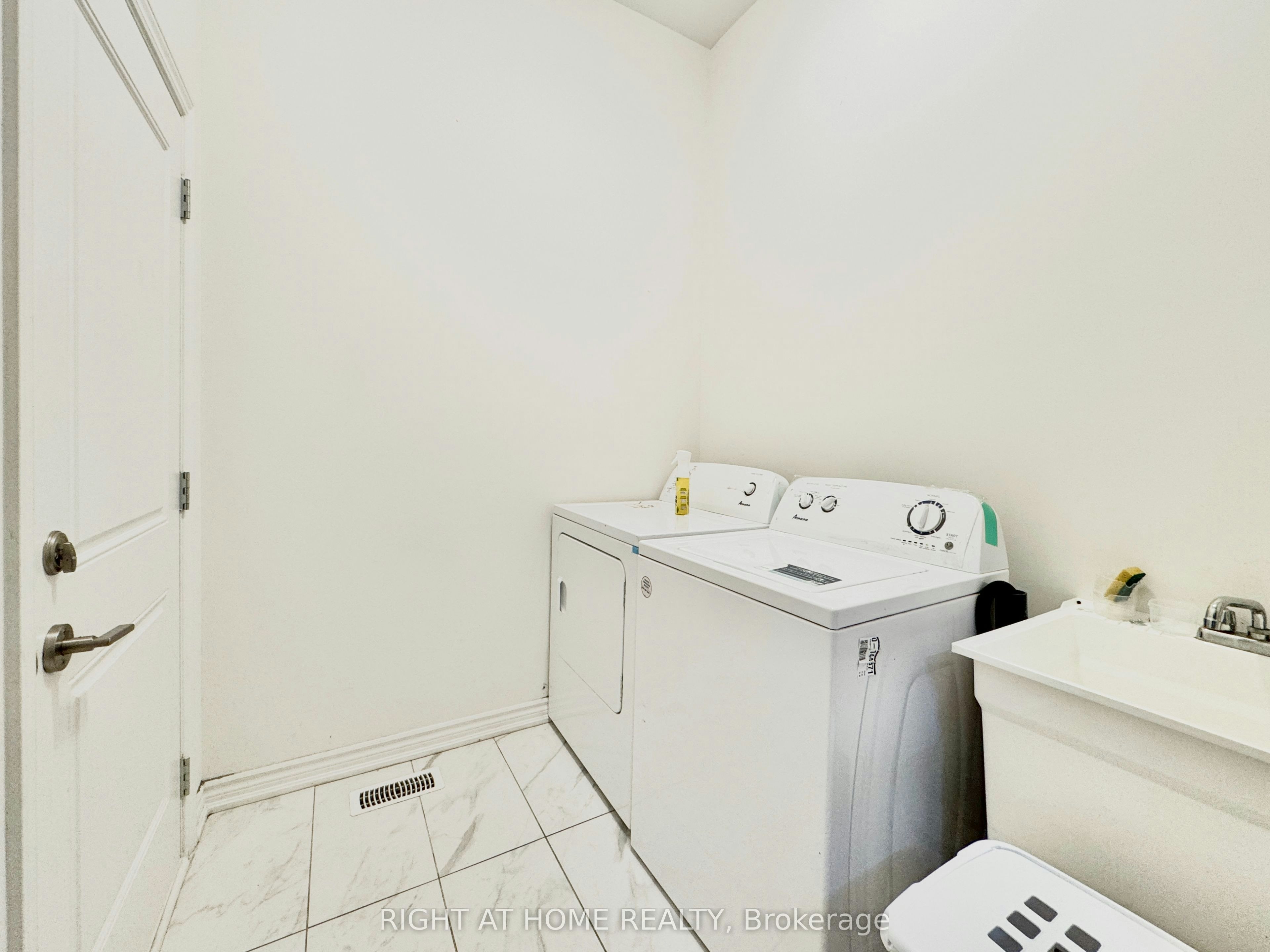 143 Shepherd Drive, Barrie, ON, L9J 0P9 - 4