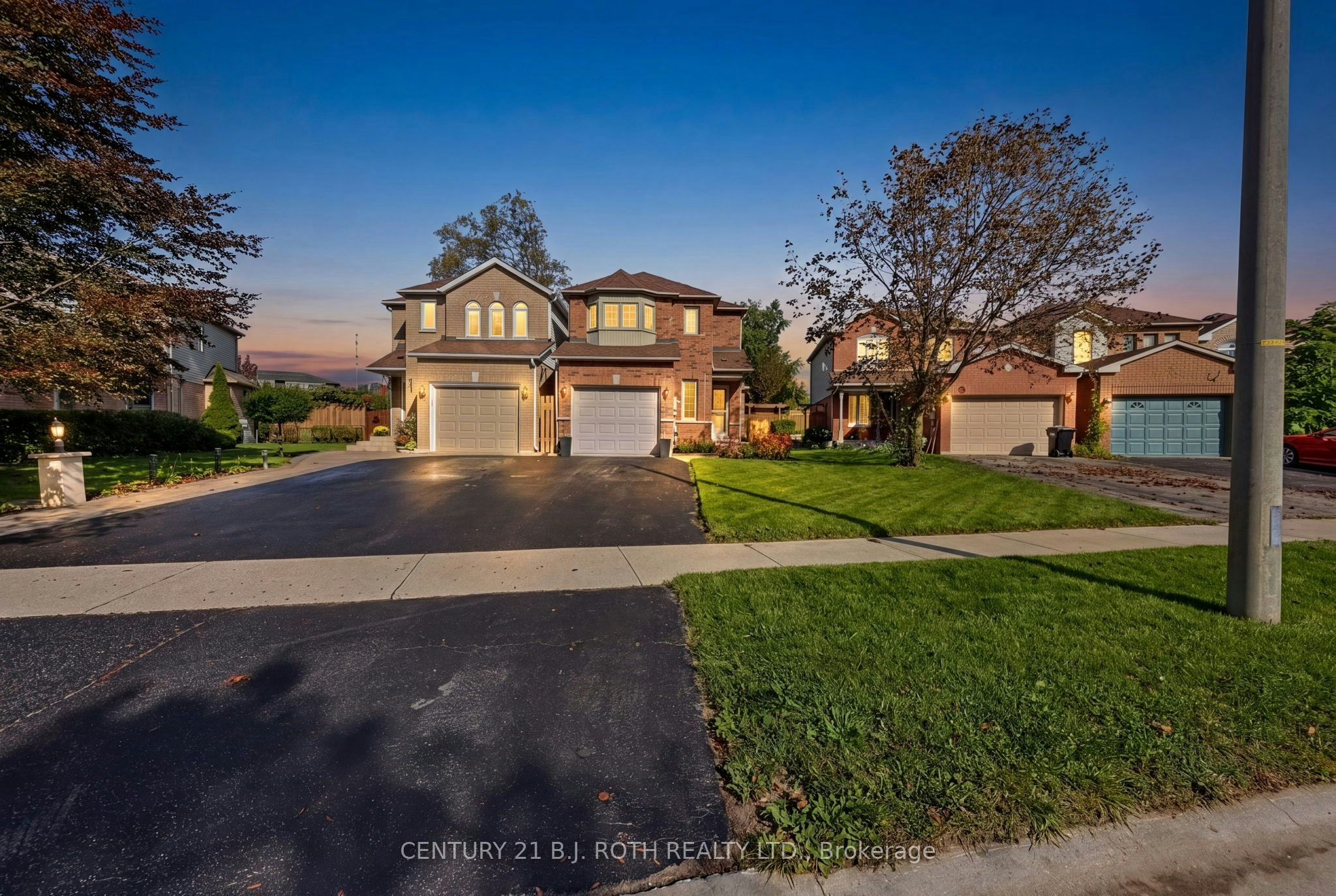 36 Aikens Crescent, Barrie, ON, L4N 8M6