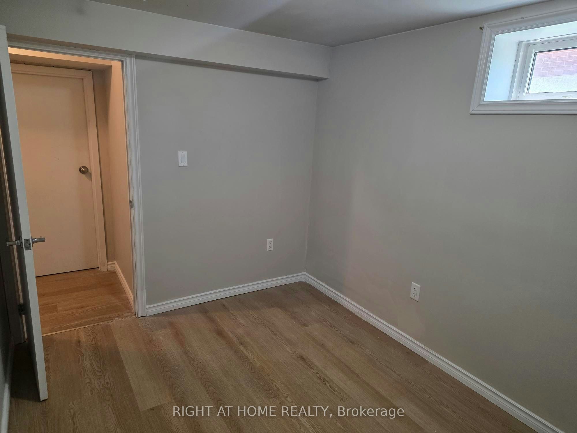 Lower-35 Oak Street, Barrie, ON, L4M 3V3 - 12