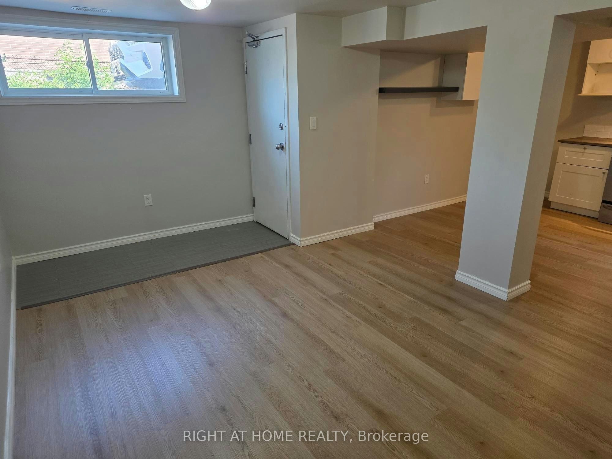 Lower-35 Oak Street, Barrie, ON, L4M 3V3 - 3