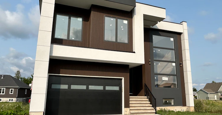 3717 Lakepoint Drive, Severn, ON, L3V 8M9
