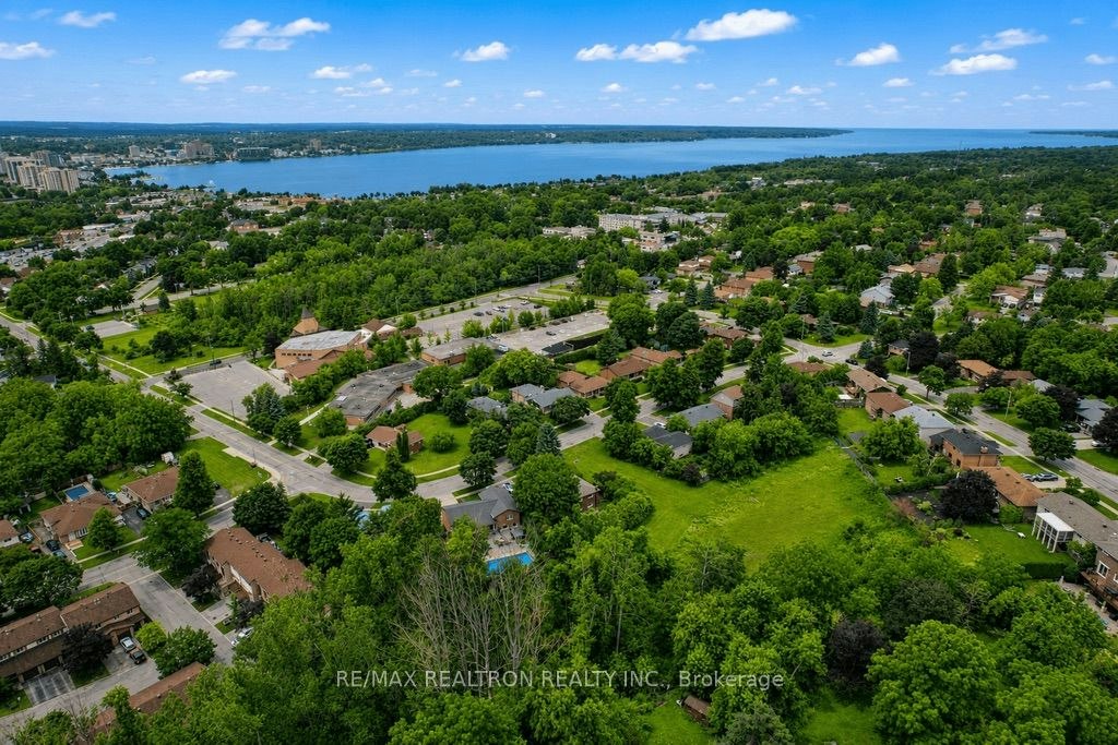 18 Debra Crescent, Barrie, ON, L4N 3T1 - 5