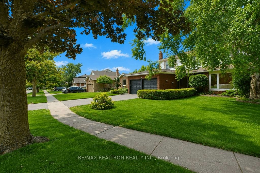 18 Debra Crescent, Barrie, ON, L4N 3T1 - 4