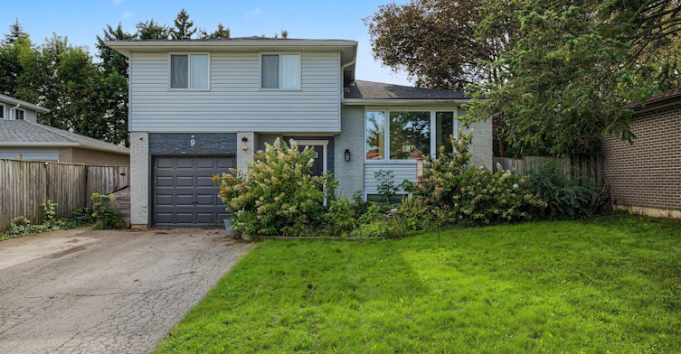 Upper-9 Baker Crescent, Barrie, ON, L4M 3J4