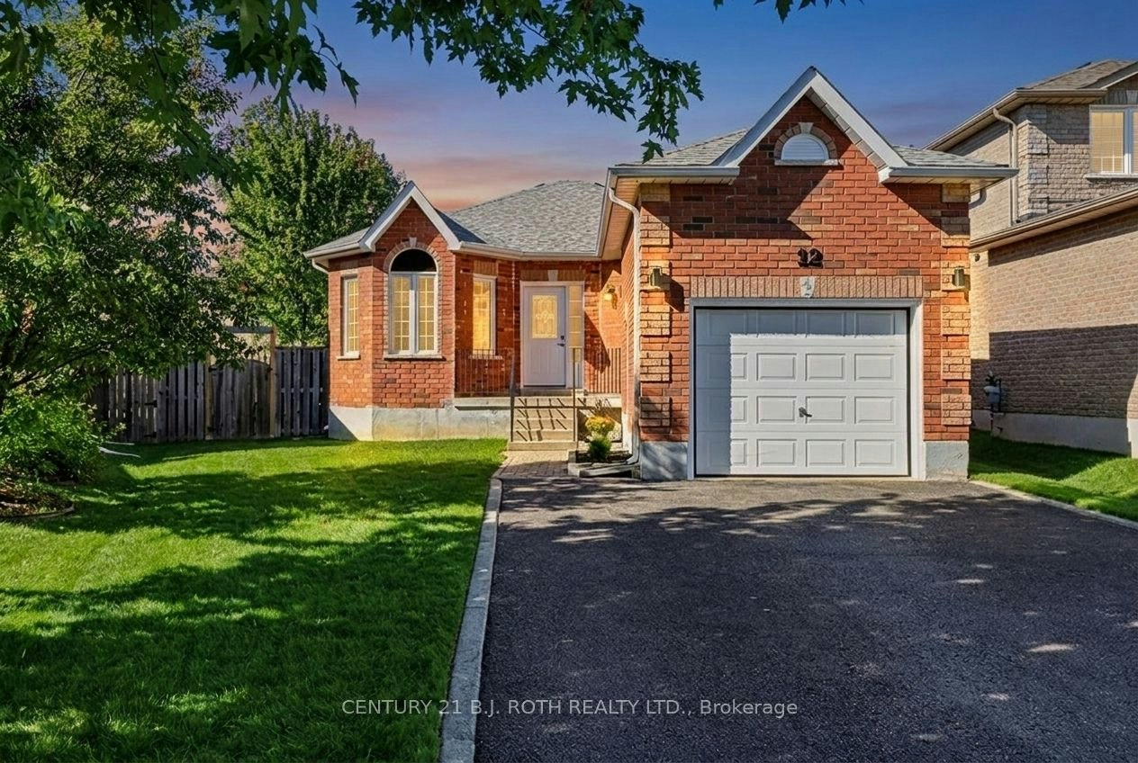 12 Lamont Crescent, Barrie, ON, L4N 2G8
