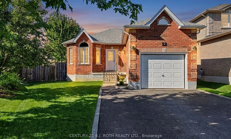 12 Lamont Crescent
