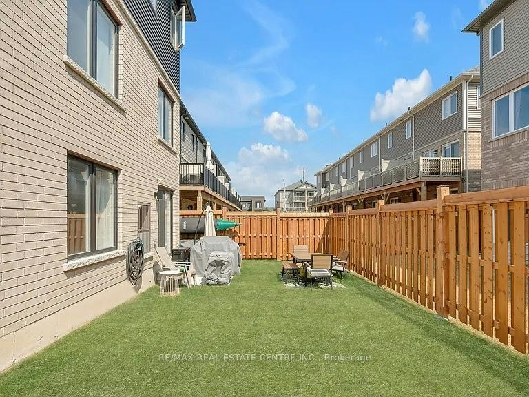 1-14 Pumpkin Corner Crescent, Barrie, ON, L9J 0T6 - 11