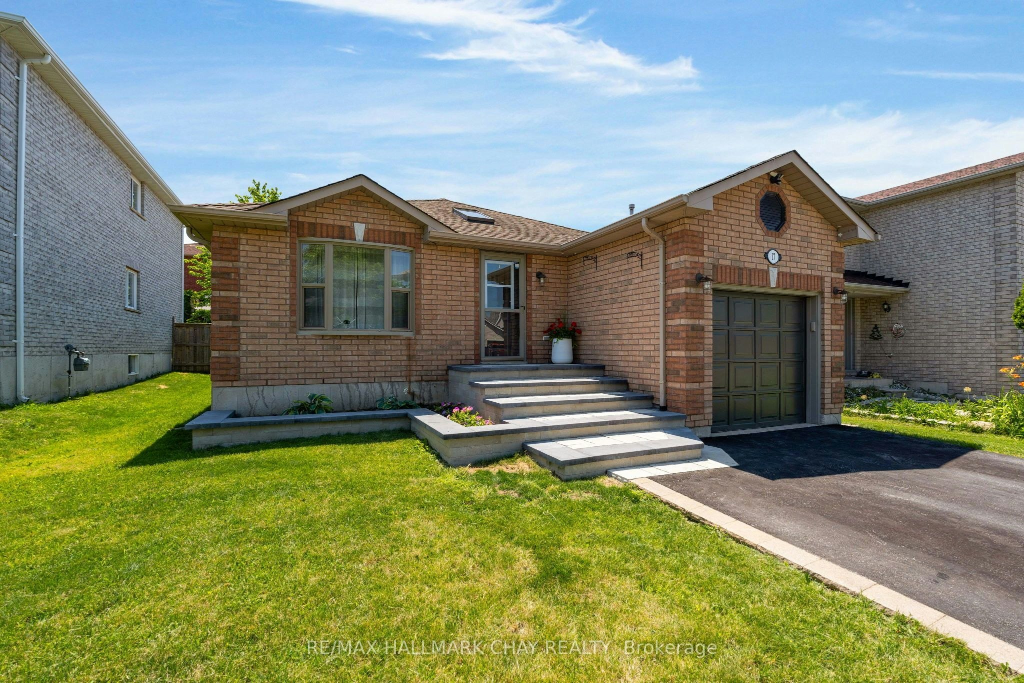 17 Benjamin Lane, Barrie, ON, L4N 0S3