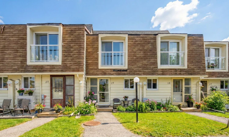 19-4 Paradise Boulevard