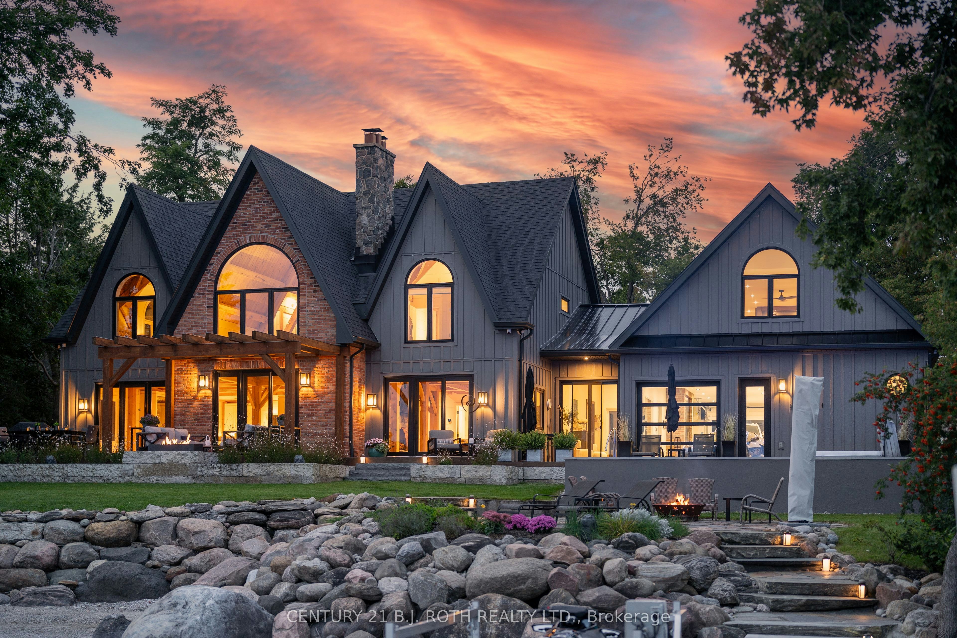 247 Lakeshore Road W, Oro-Medonte, ON, L0L 2E0