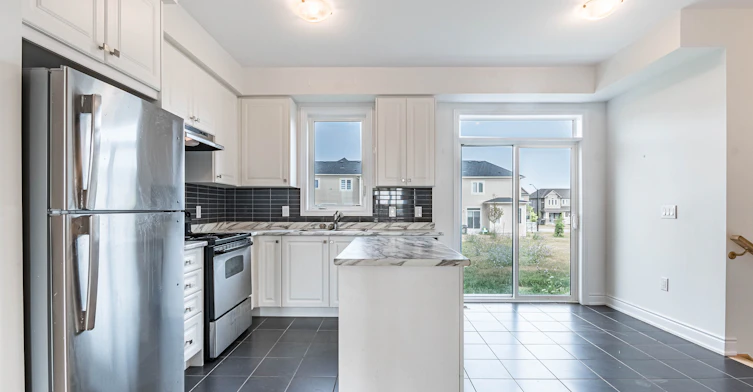 73 Central Square Boulevard, Wasaga Beach, ON, L9Z 0L9 - 8