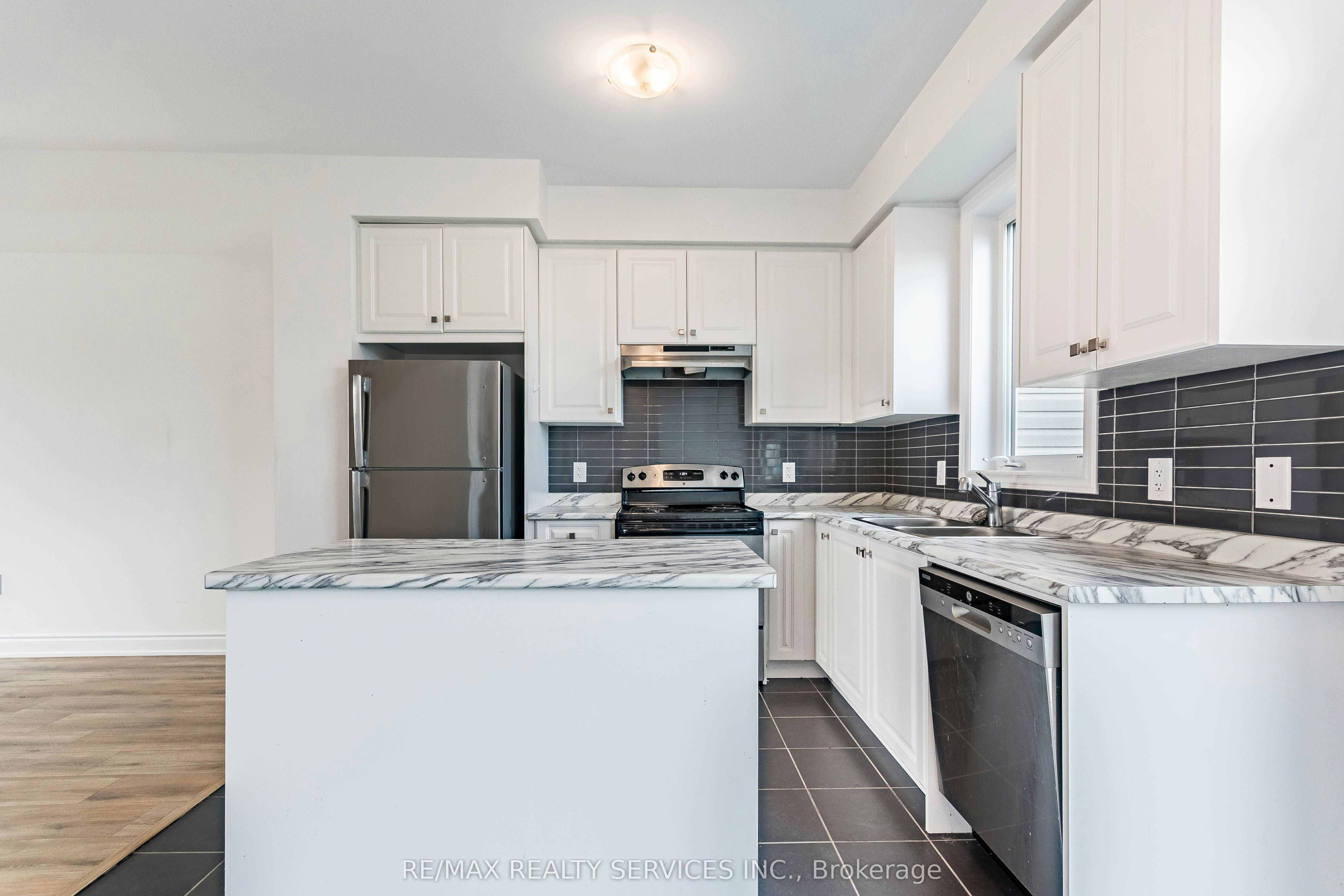 73 Central Square Boulevard, Wasaga Beach, ON, L9Z 0L9 - 9
