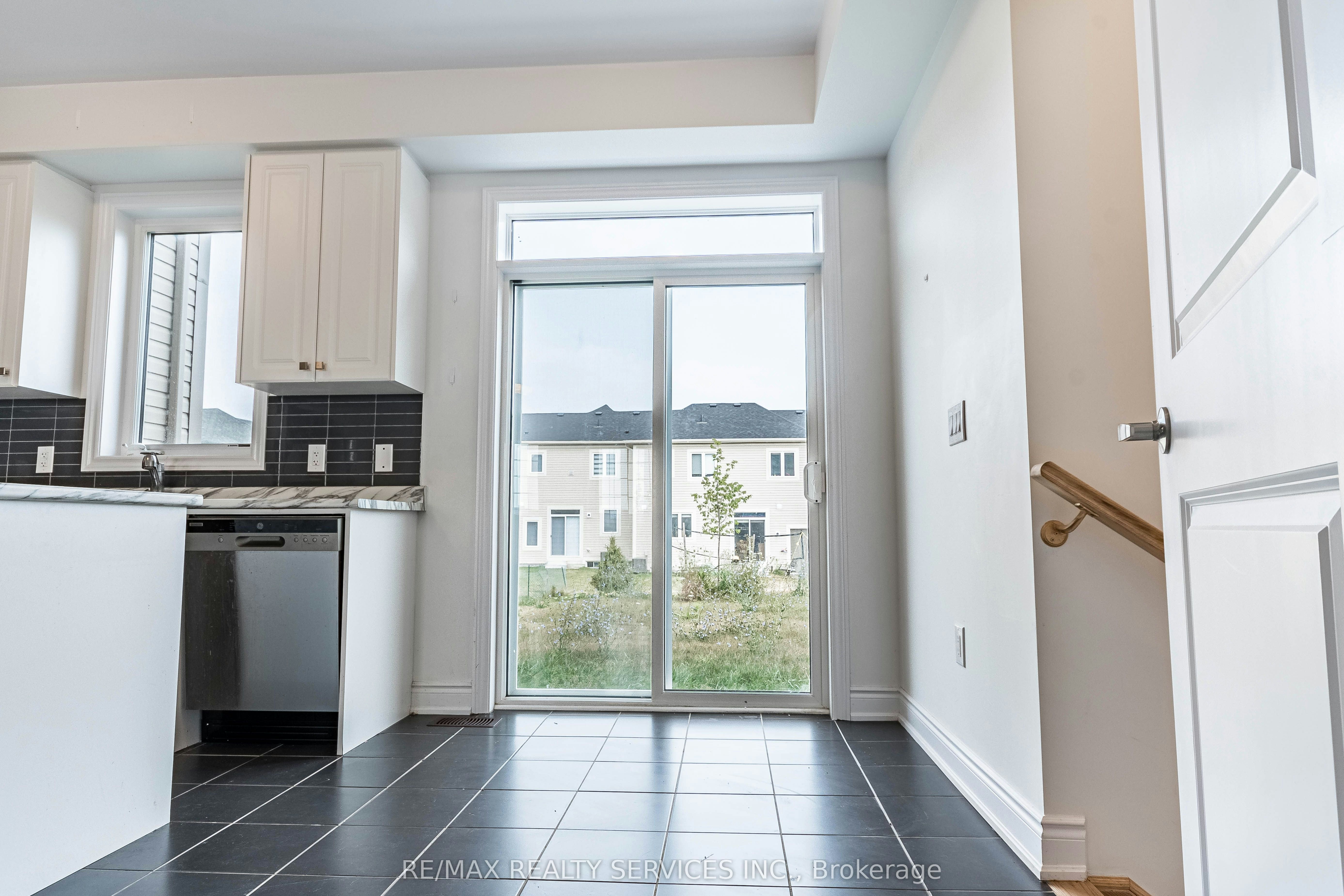 73 Central Square Boulevard, Wasaga Beach, ON, L9Z 0L9 - 11