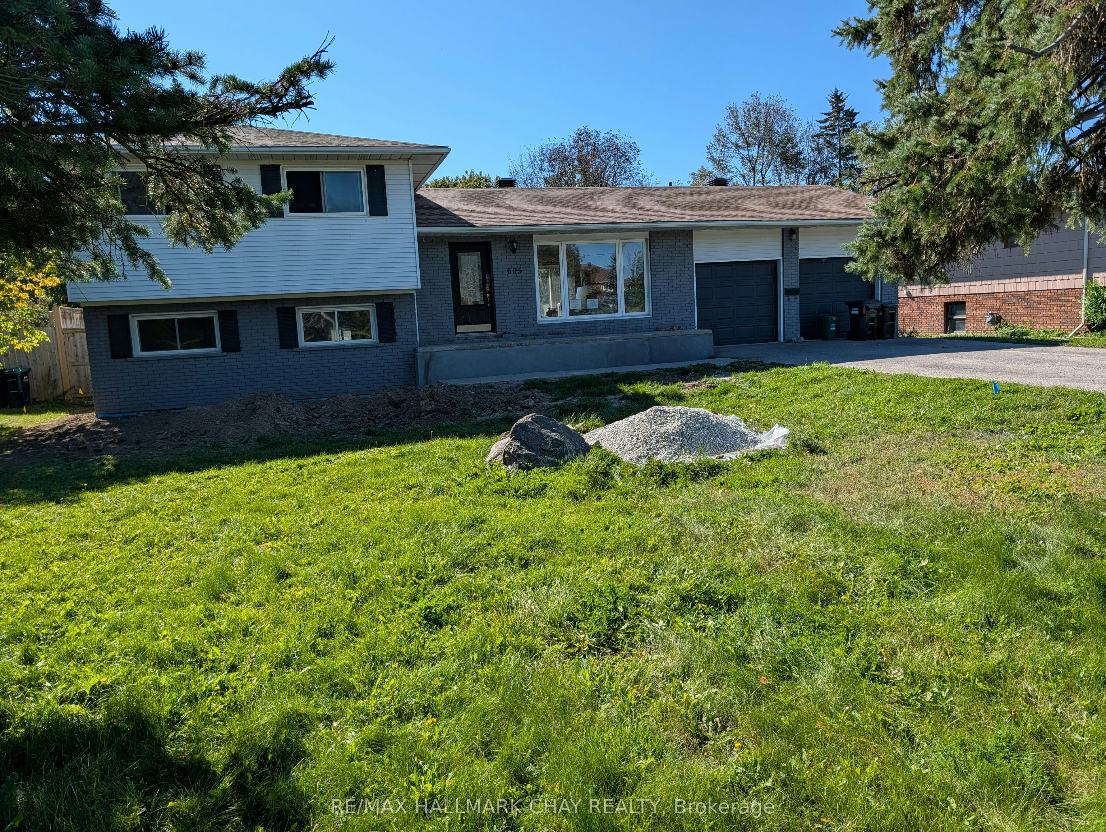 605 Big Bay Point Road, Barrie, ON, L4N 3Z9