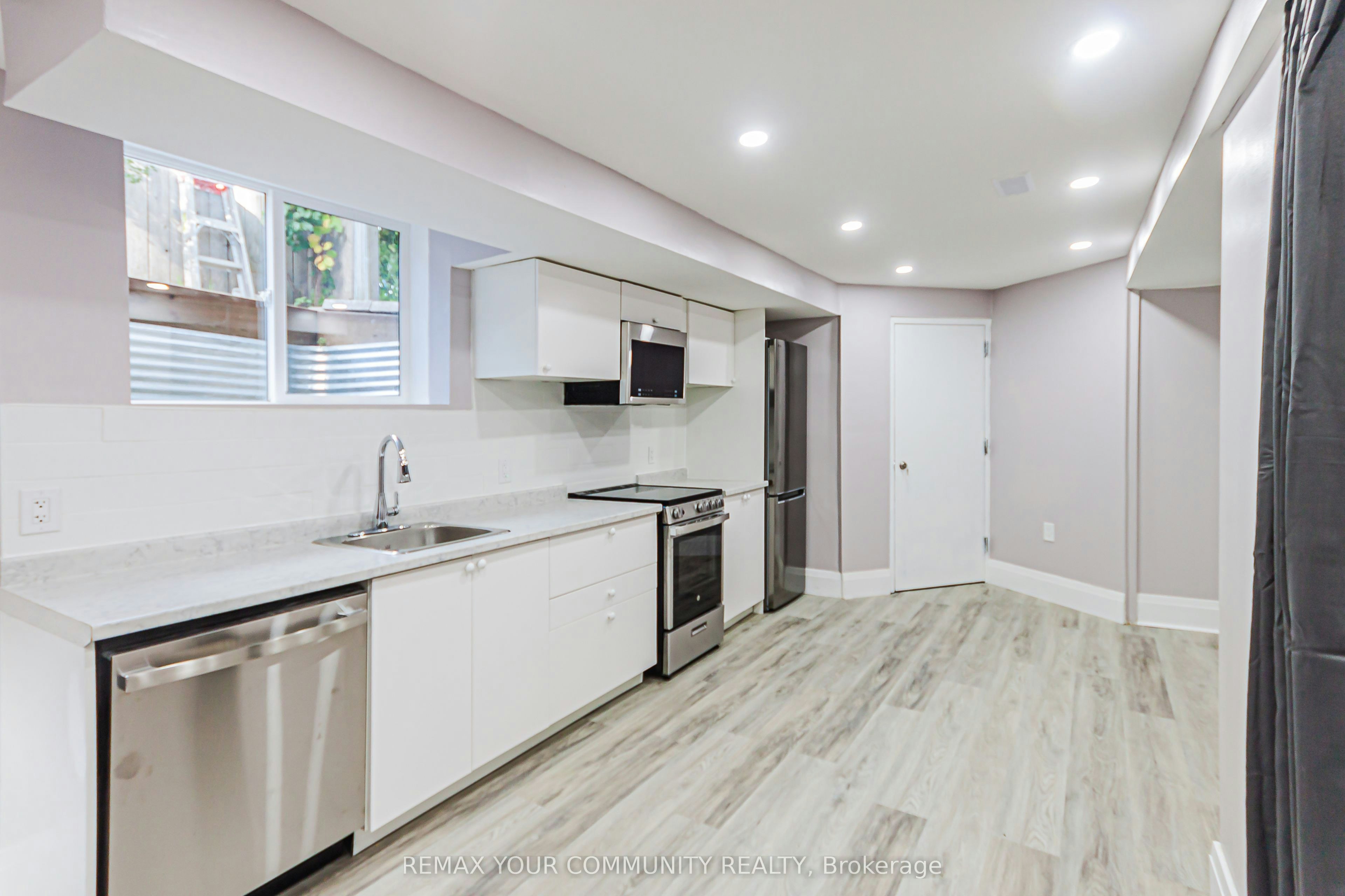 Lower-218 Ferndale Drive S, Barrie, ON, L4N 8J9 - 4