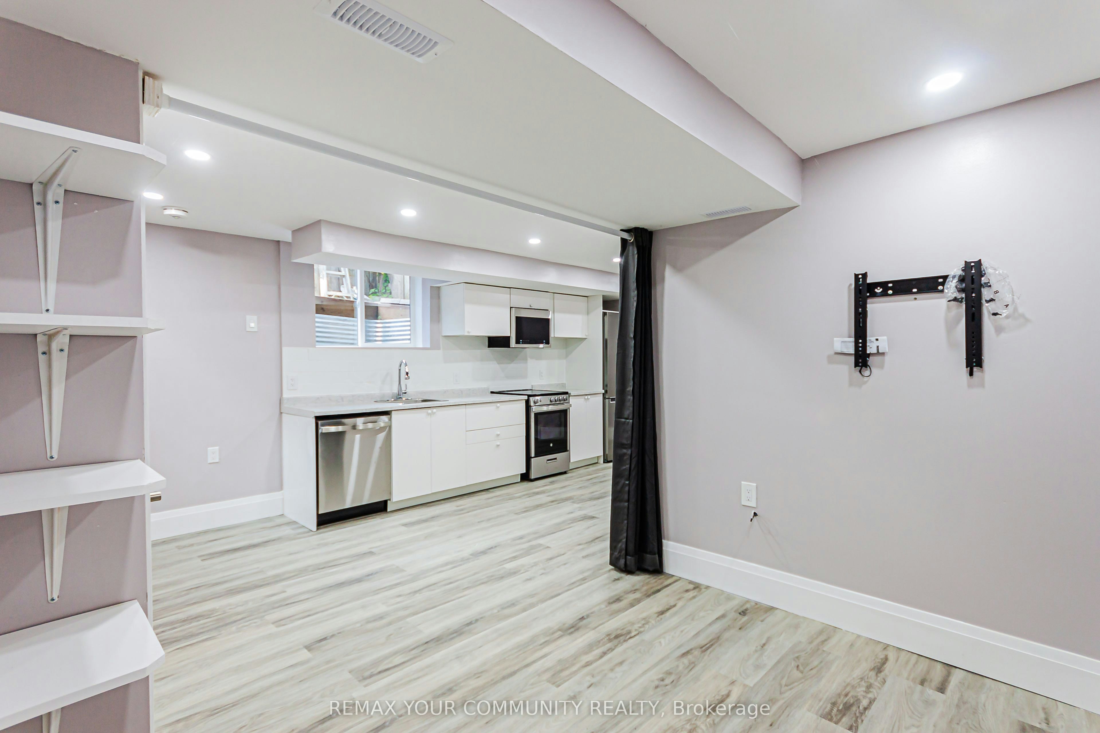 Lower-218 Ferndale Drive S, Barrie, ON, L4N 8J9 - 5