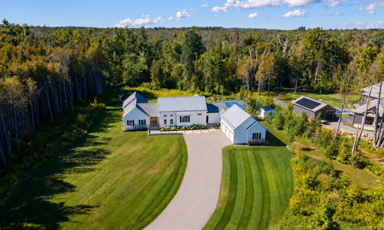 24 Windfield Drive W