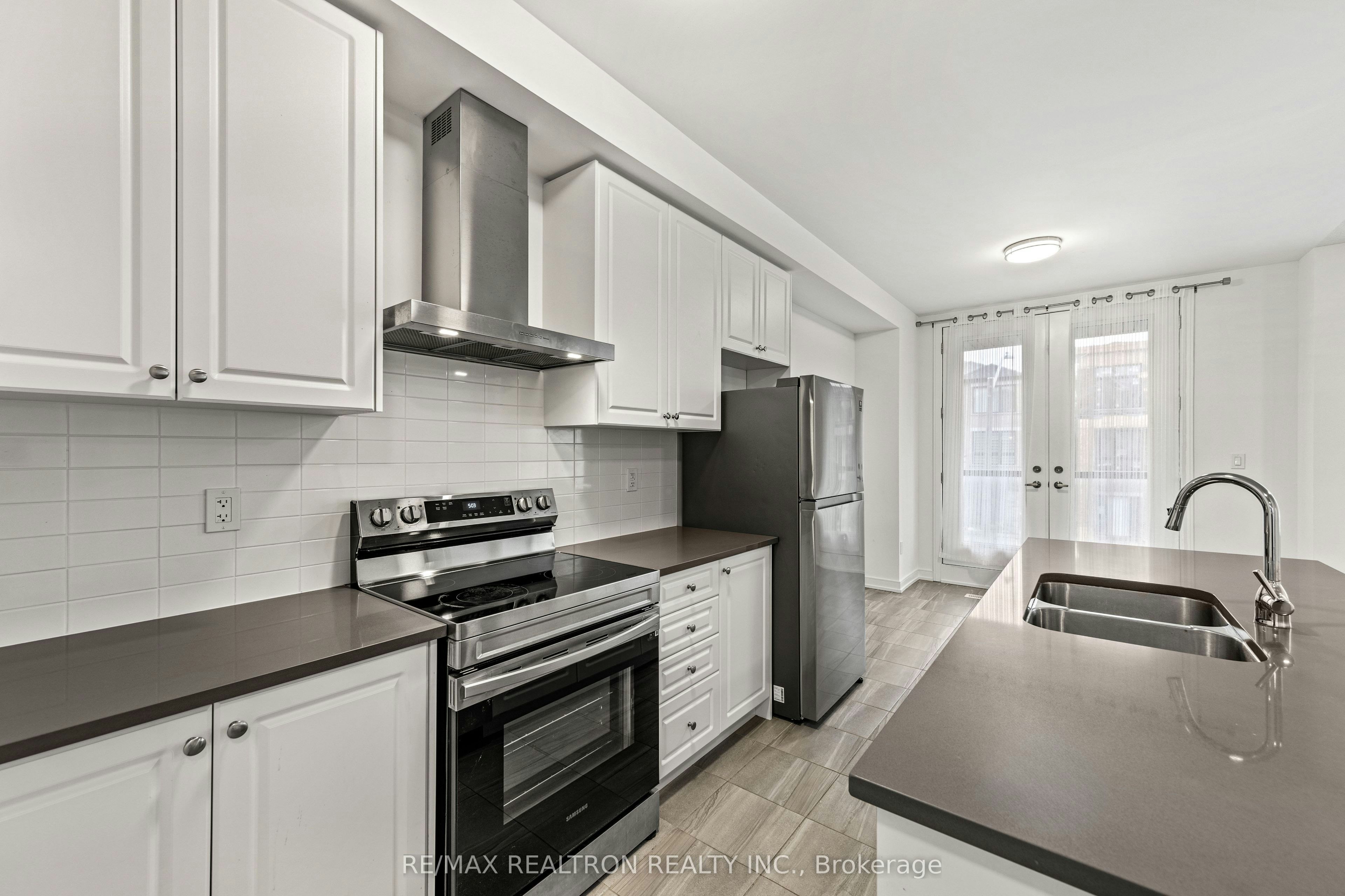 139 Blue Forest Crescent, Barrie, ON, L9J 0N5 - 3