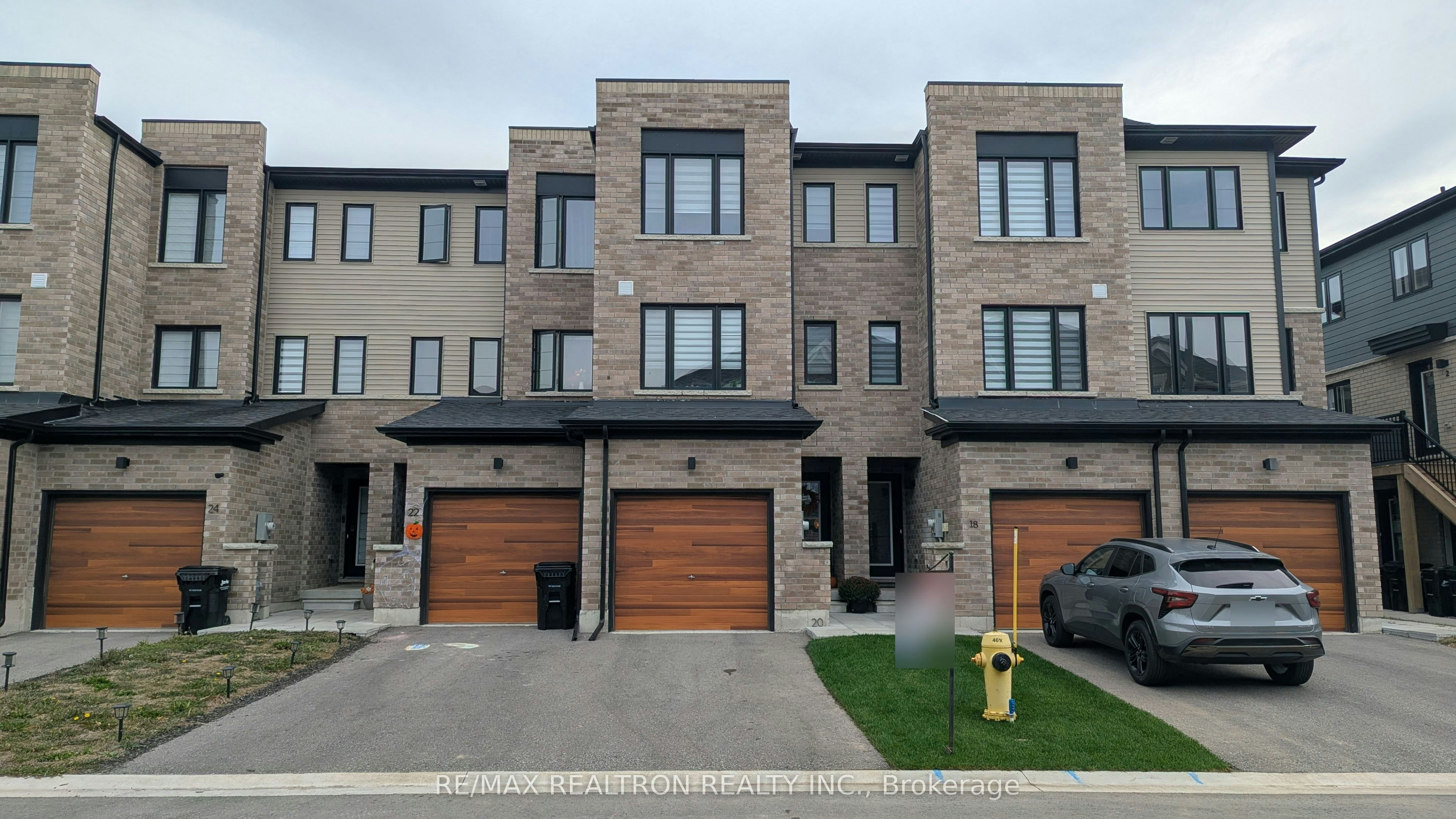 20 Pumpkin Corner Crescent, Barrie, ON, L9J 0T6