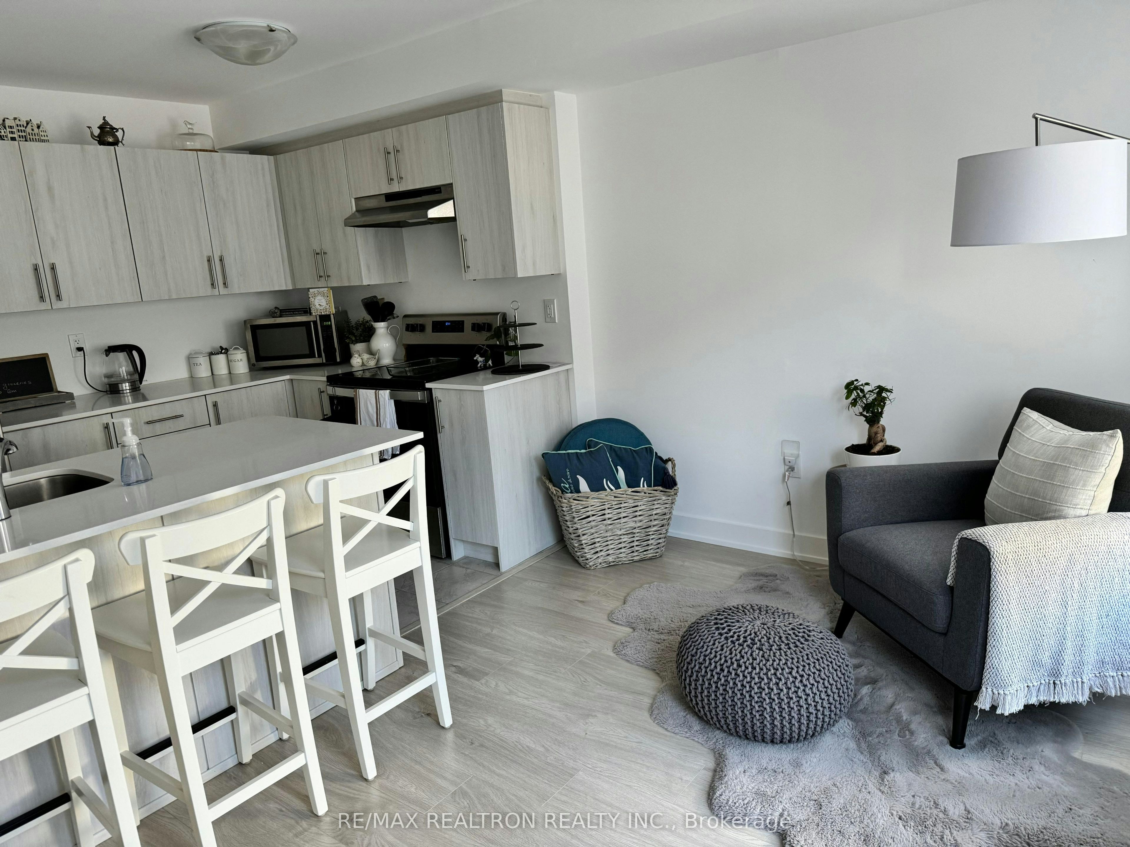 20 Pumpkin Corner Crescent, Barrie, ON, L9J 0T6 - 11