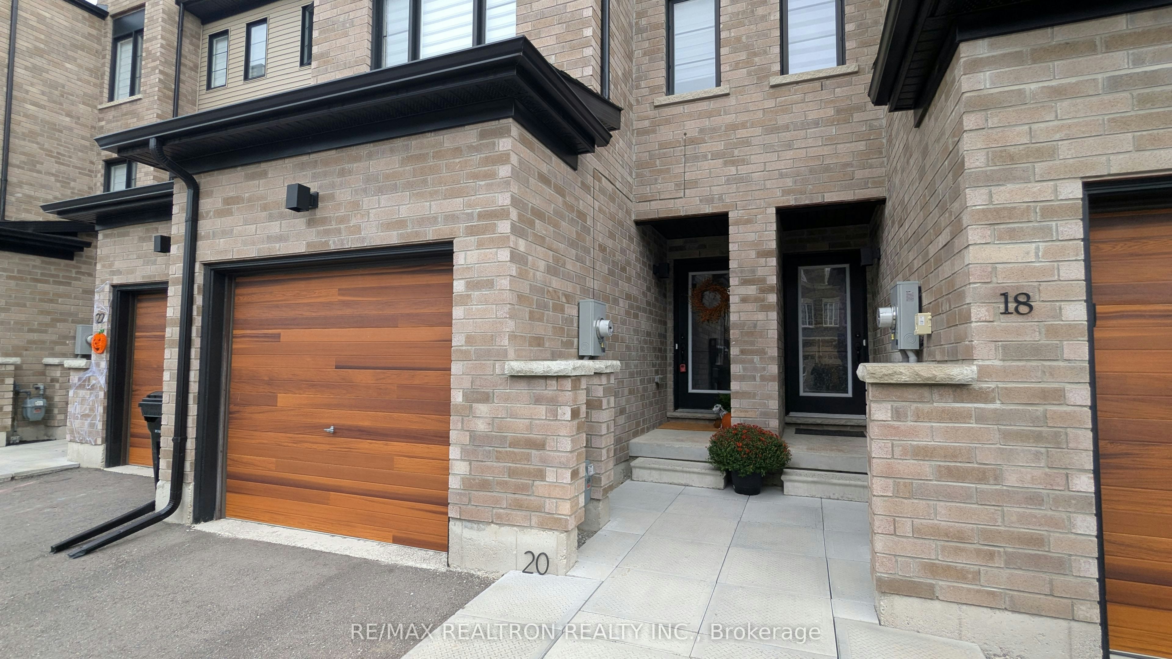 20 Pumpkin Corner Crescent, Barrie, ON, L9J 0T6 - 3