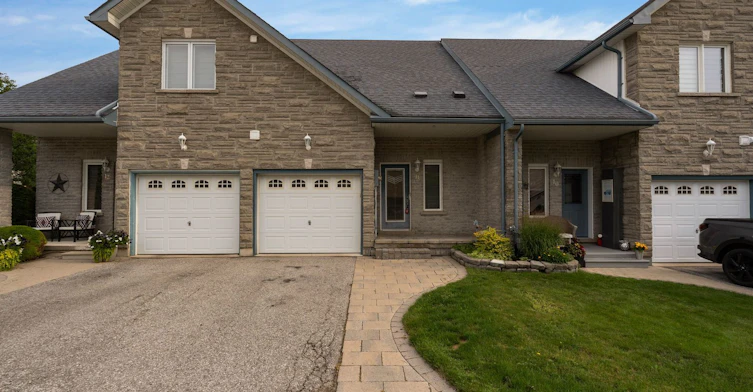 11-125 Huronia Road, Barrie, ON, L4N 4G1