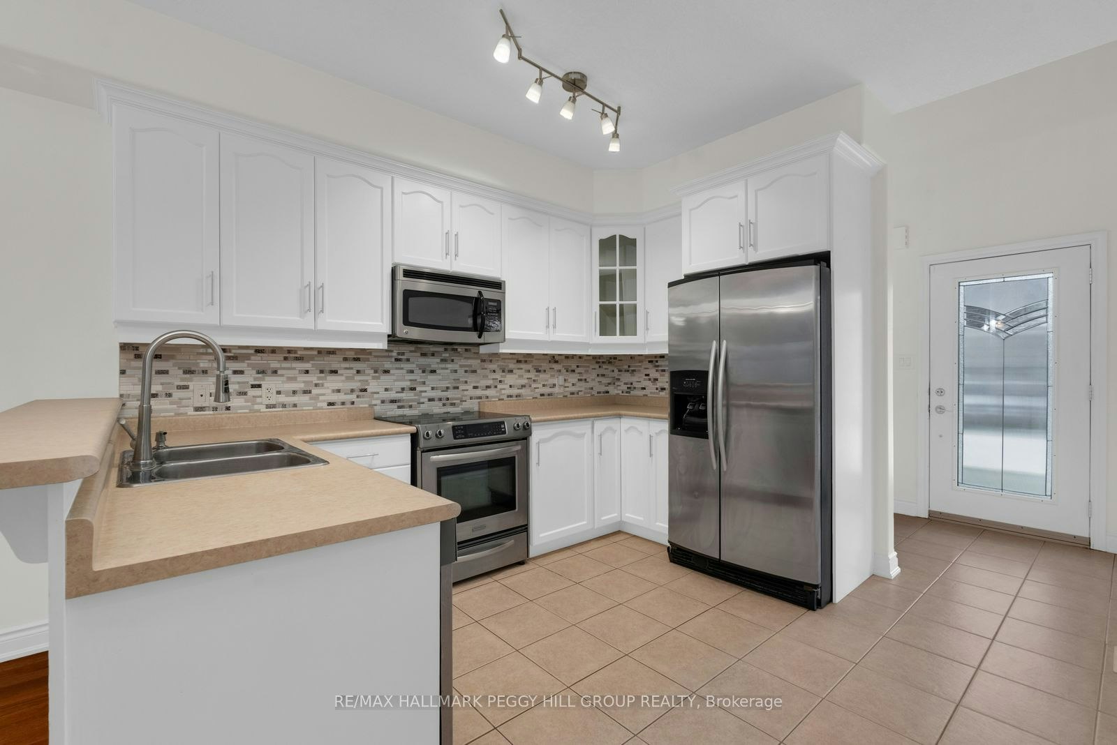 11-125 Huronia Road, Barrie, ON, L4N 4G1 - 2