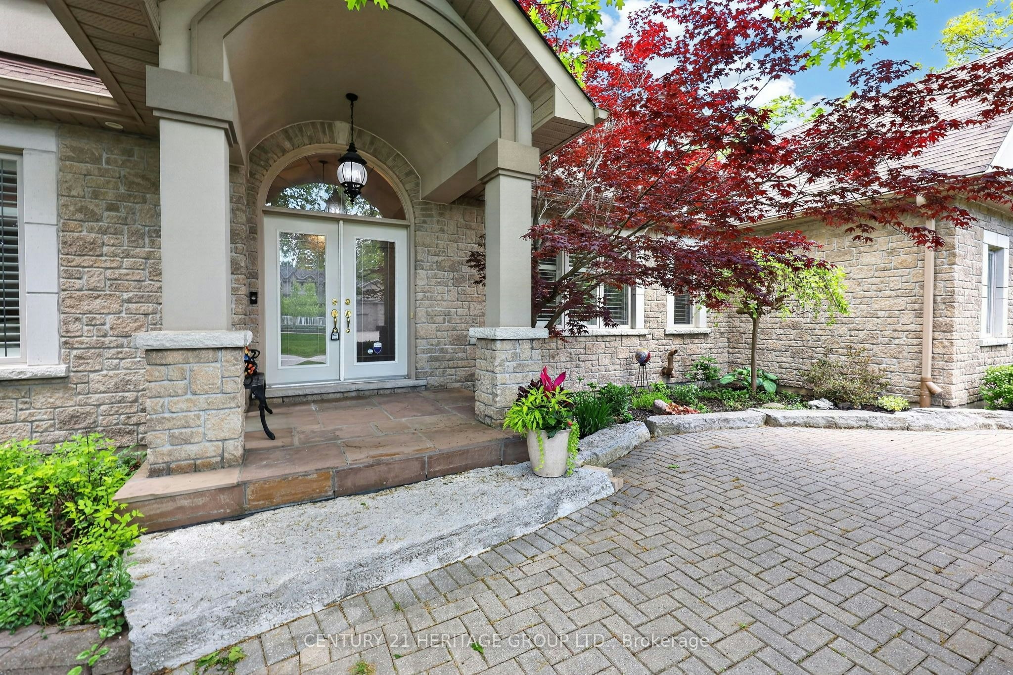 22 Lloyd Cook Drive E, Springwater, ON, L9X 0H5