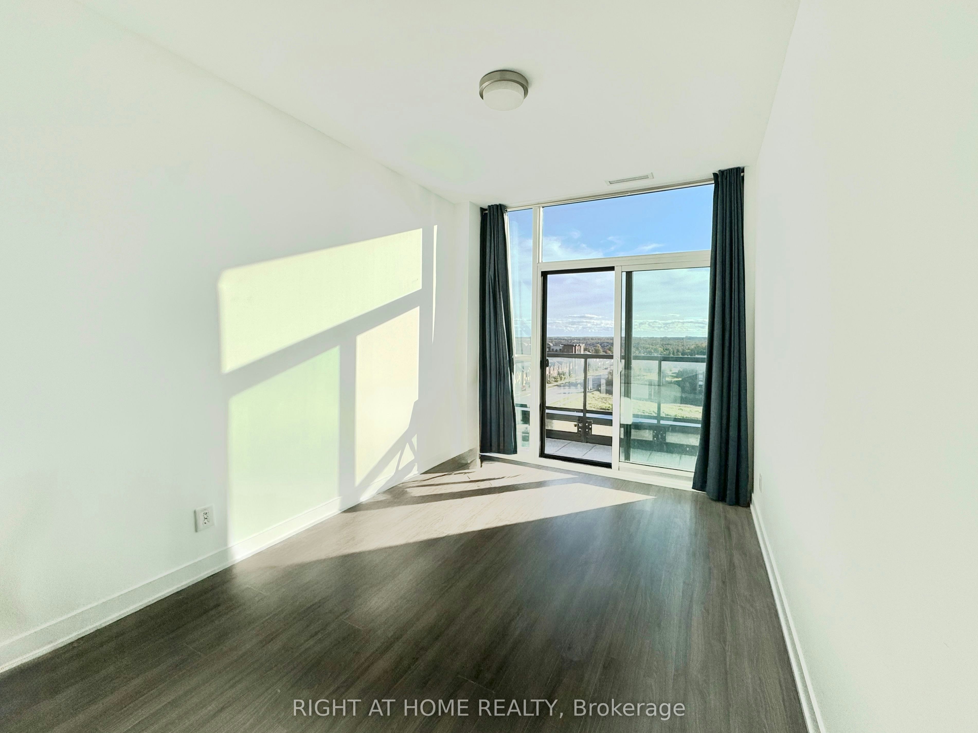 708-681 Yonge Street, Barrie, ON, L9J 0K1 - 3