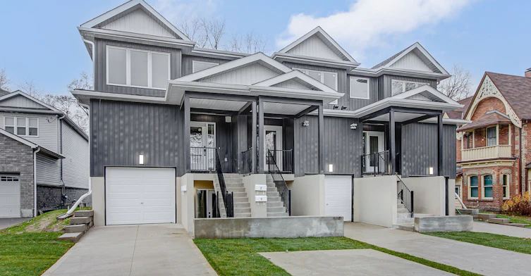 6-98 Peel Street, Barrie, ON, L4M 3K7