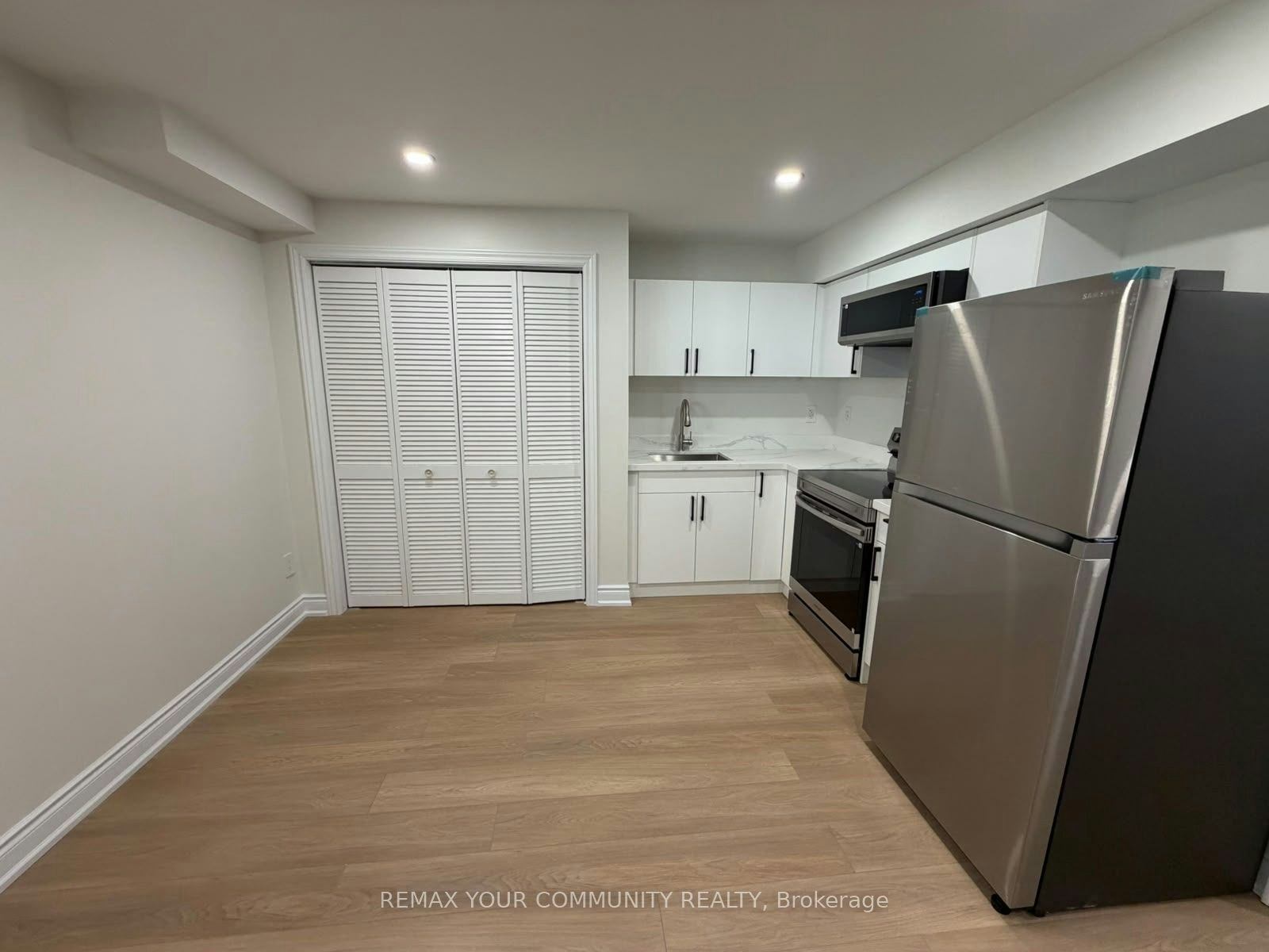 281 Ferndale Drive S, Barrie, ON, L4N 8K1 - 4