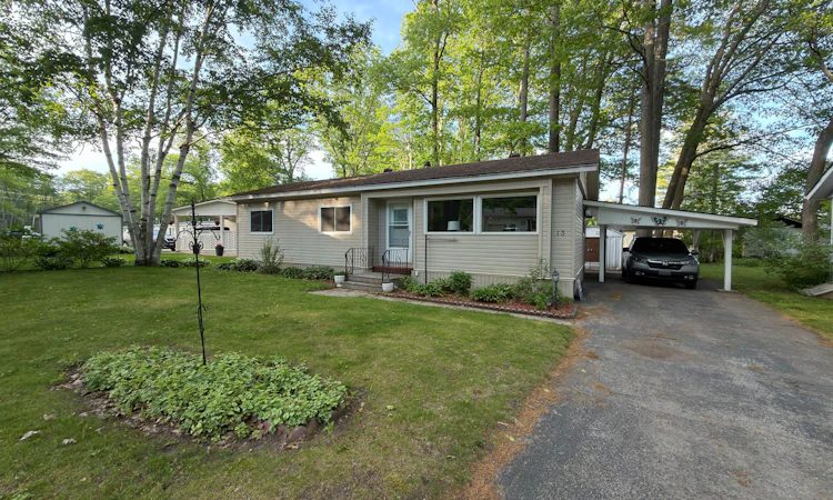 13 Carruthers Street N
