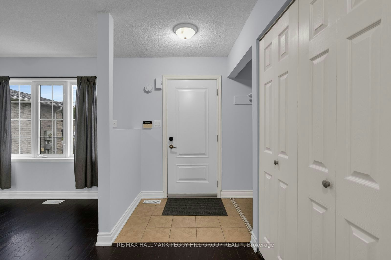 Upper-152 Madelaine Drive, Barrie, ON, L4N 0N1 - 2