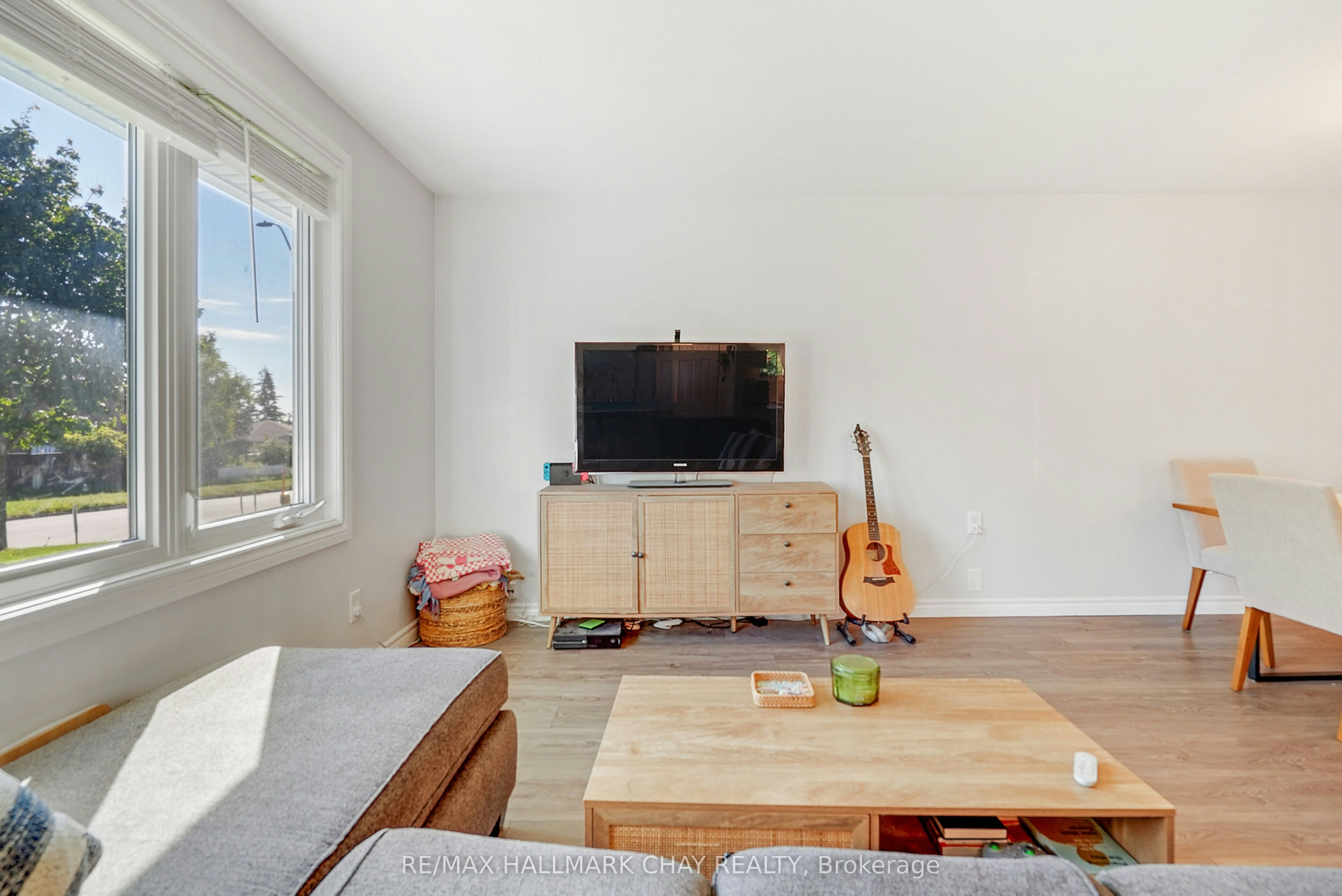 UPPER-11 Daphne Crescent, Barrie, ON, L4M 2Y7 - 9