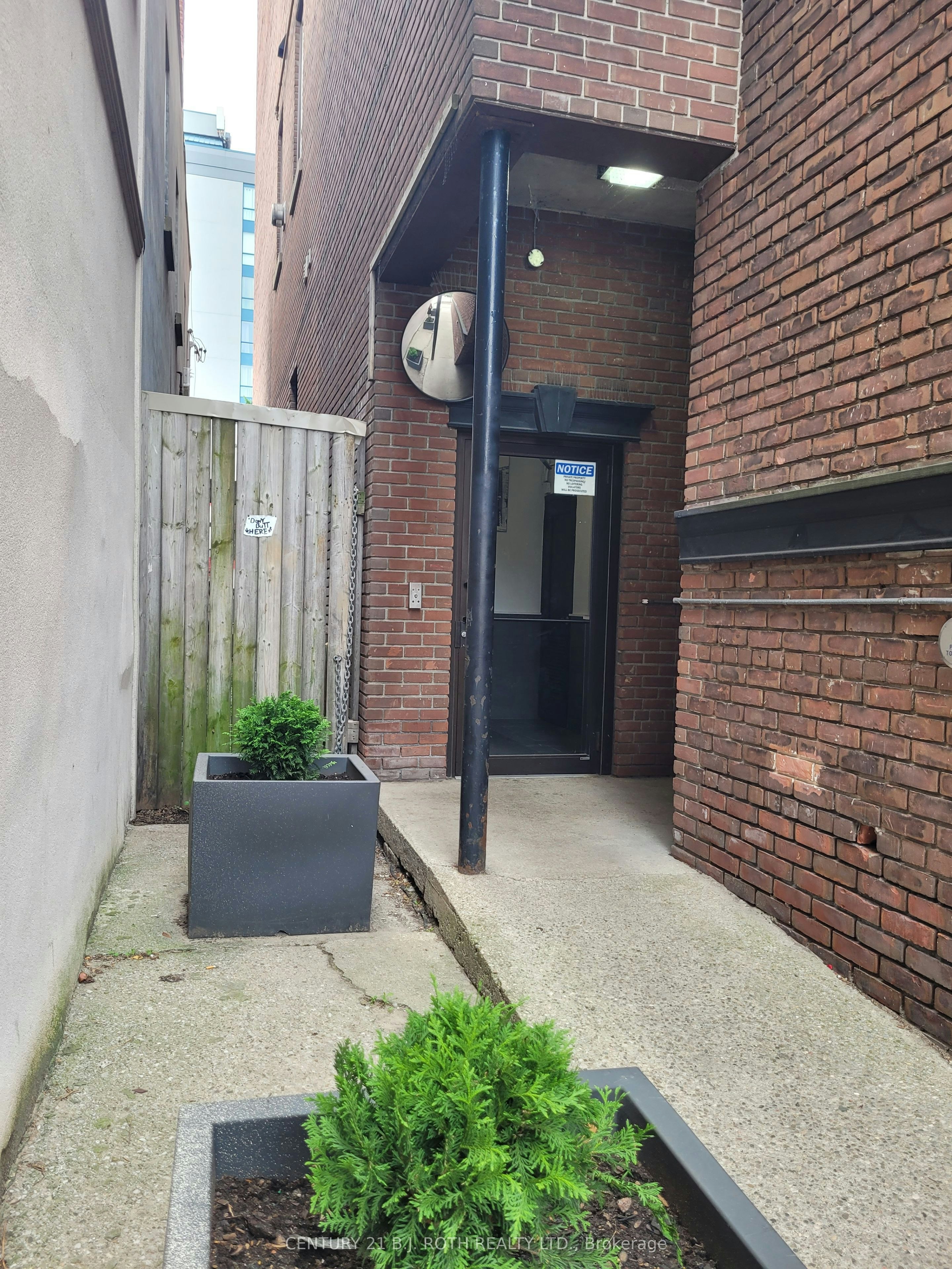 203-19 Dunlop Street W, Barrie, ON, L4N 1A1 - 2