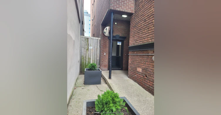 203-19 Dunlop Street W, Barrie, ON, L4N 1A1 - 2