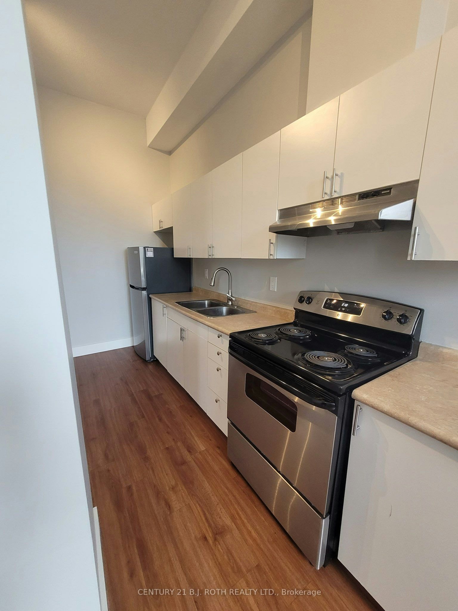 203-19 Dunlop Street W, Barrie, ON, L4N 1A1 - 4