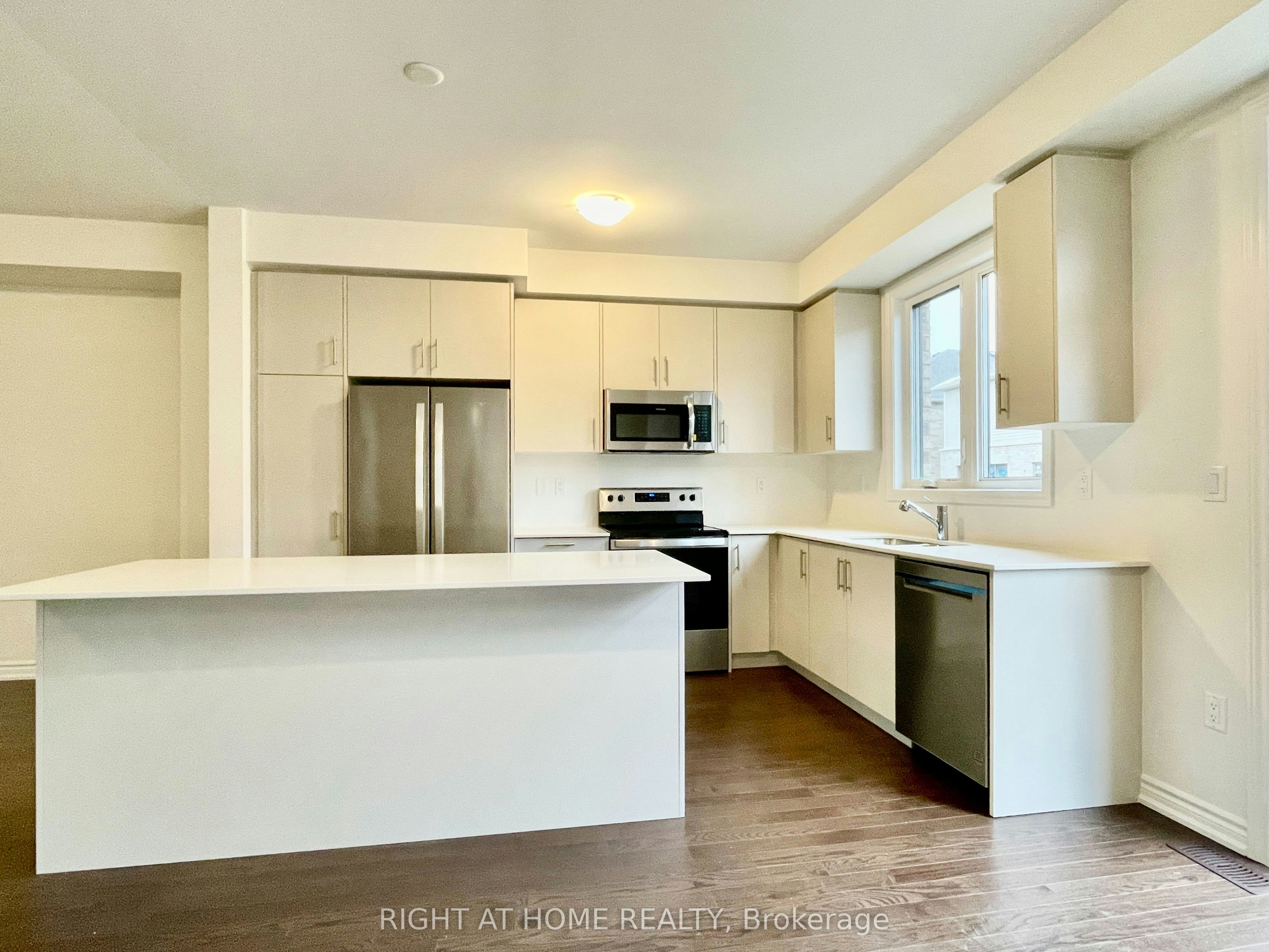 63 Phoenix Boulevard, Barrie, ON, L9J 0P7 - 4