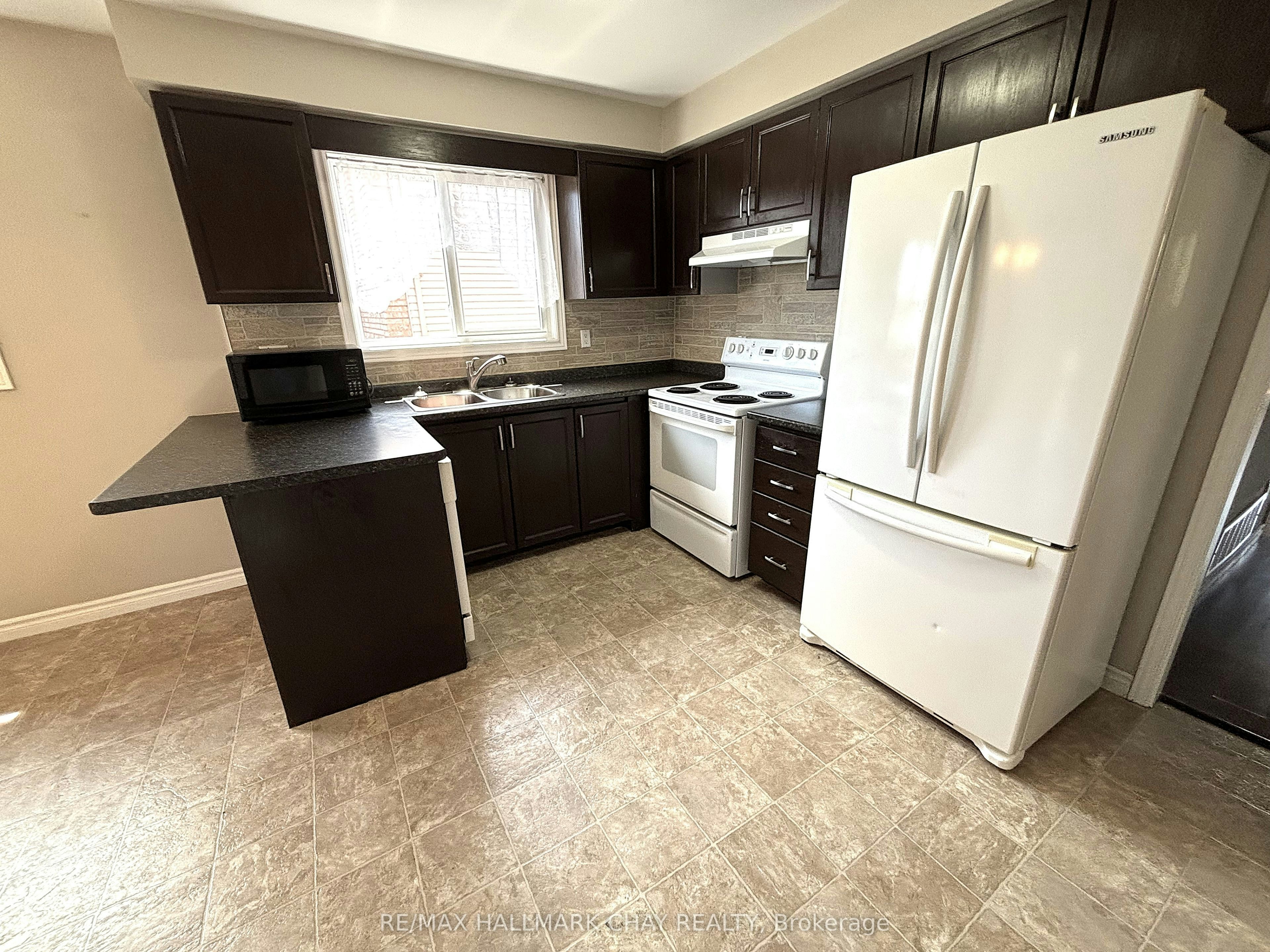 A-36 Porritt Street, Barrie, ON, L4N 6Y3 - 9
