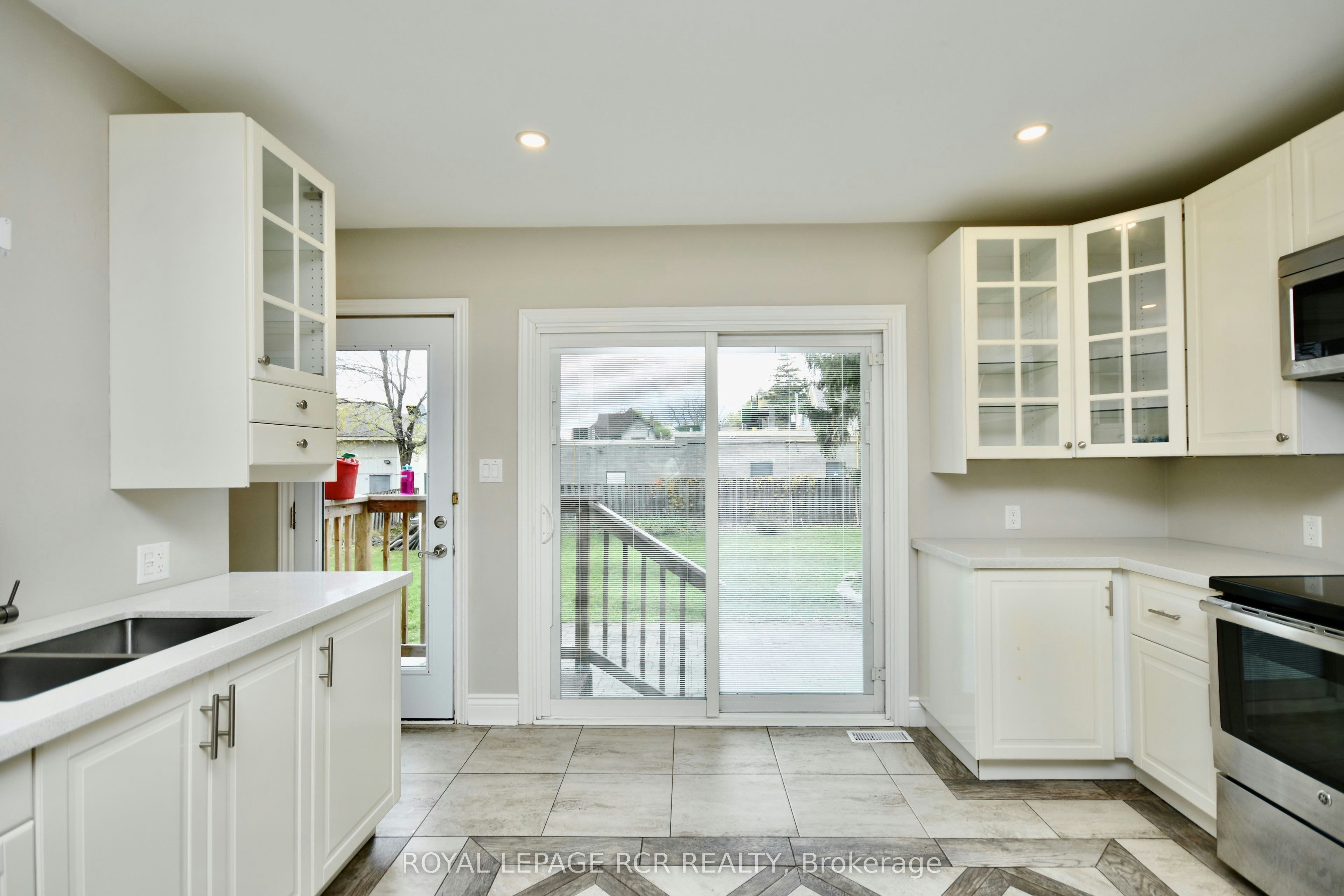 52 Drury Lane, Barrie, ON, L4M 3C8 - 4