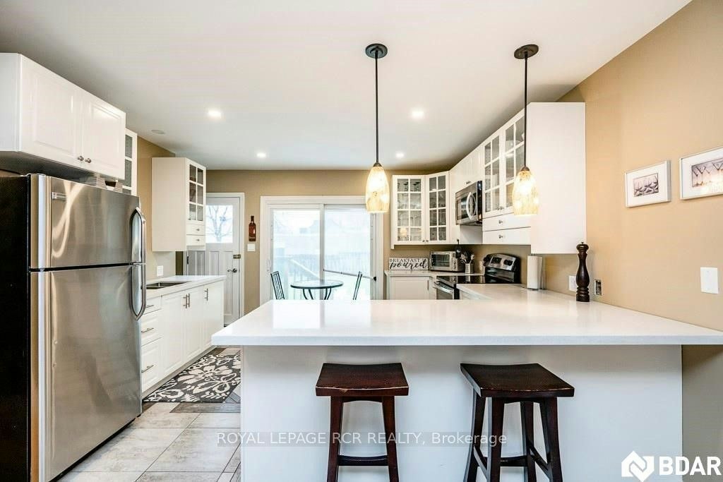 52 Drury Lane, Barrie, ON, L4M 3C8 - 2