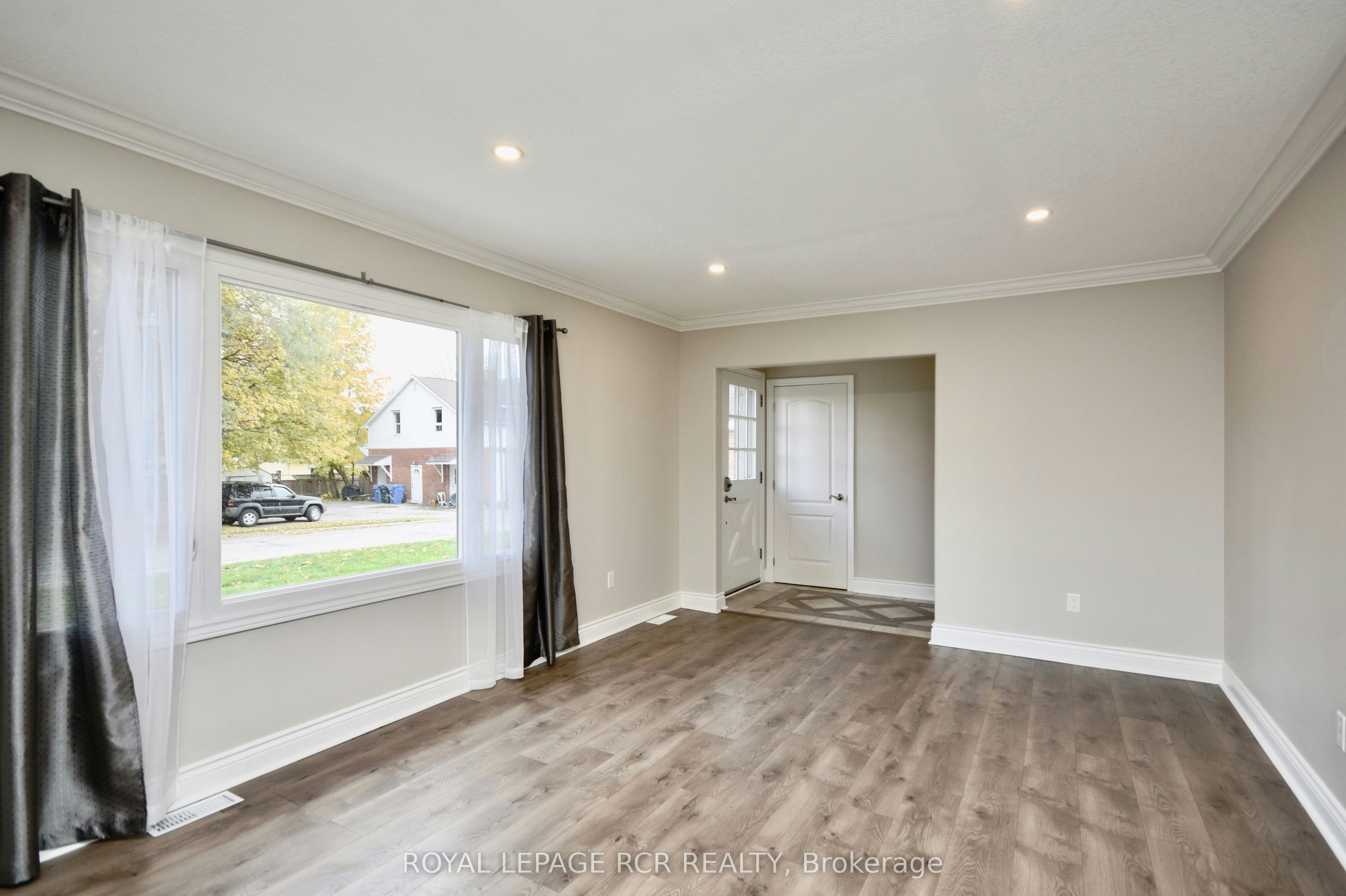 52 Drury Lane, Barrie, ON, L4M 3C8 - 6
