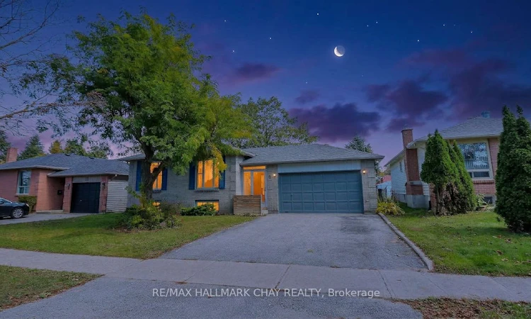 9 Bronte Crescent