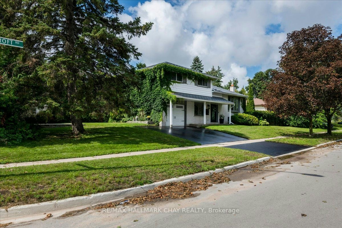 19 Highcroft Road, Barrie, ON, L4N 2X3