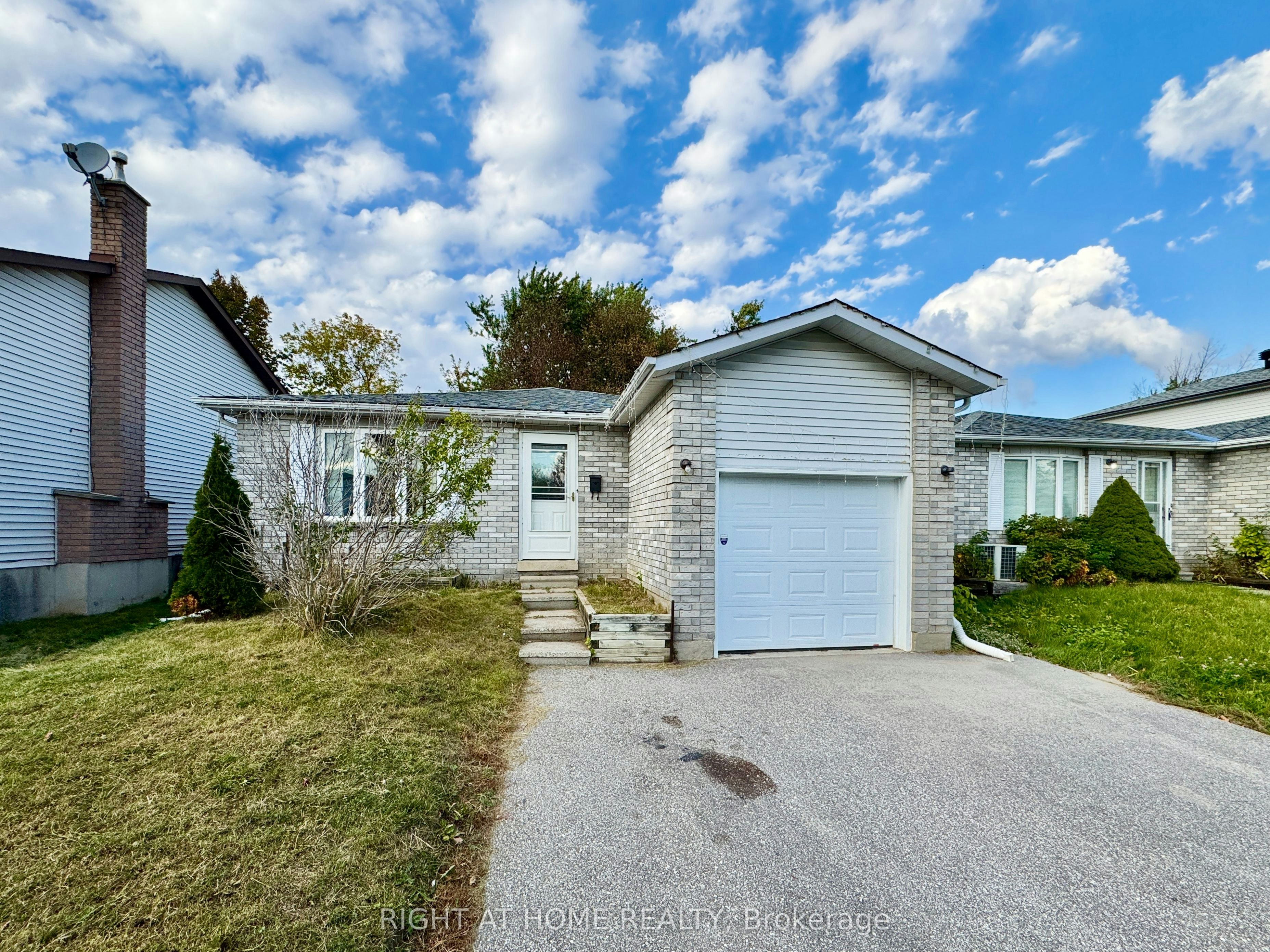 6 Hickling Trail, Barrie, ON, L4M 5V7