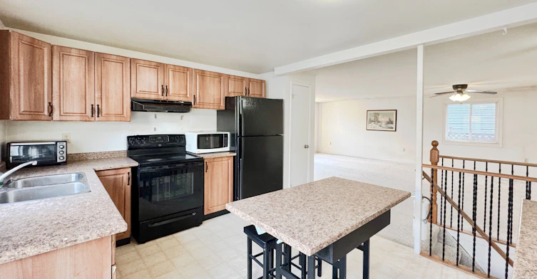 6 Hickling Trail, Barrie, ON, L4M 5V7 - 4