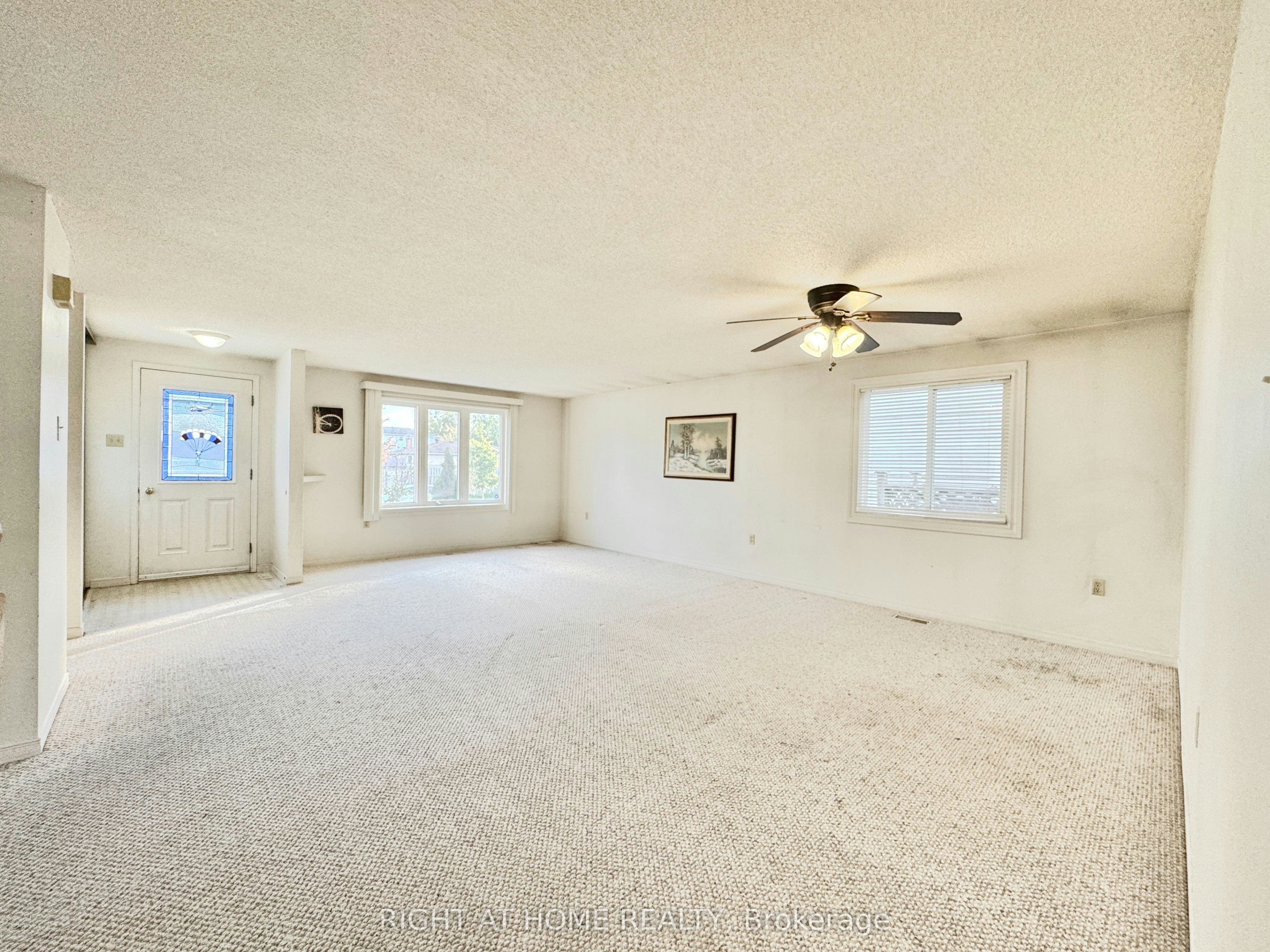 6 Hickling Trail, Barrie, ON, L4M 5V7 2